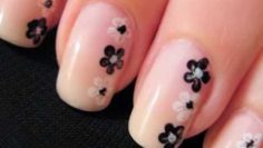 Easy Nail Art for Beginners: Flower Nails!