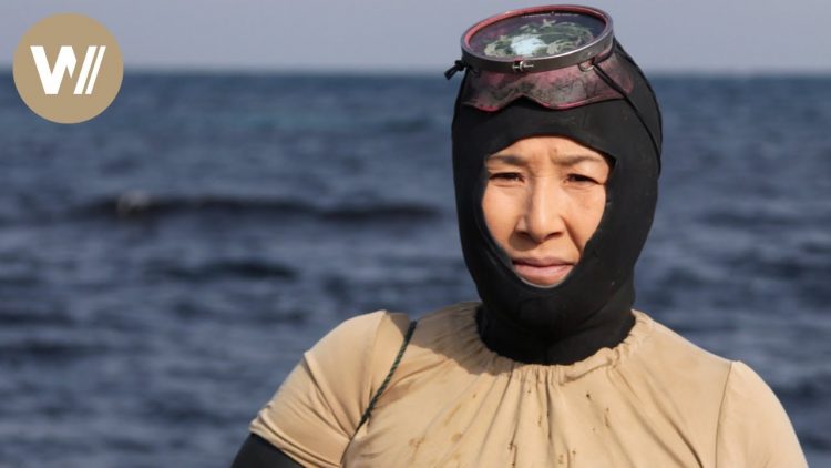 South Korea: Sea women hold their breath to survive | Breathing Underwater – Documentary, 2016