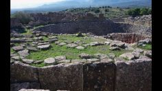 The Palace and Grave Circle A, Mycenae, C. 1600-1100 公元前.