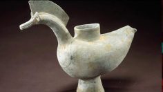 Vessel in the shape of a duck